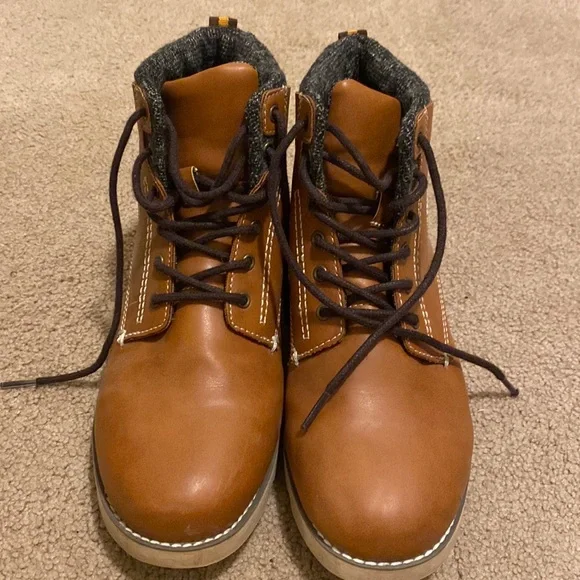 Cat and Jack boots - Picture 1 of 10